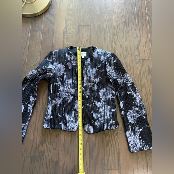 ARMANI COLLEZIONI 3 BUTTON SILK PLEATED EVENING JACKET - Picture 11 of 12